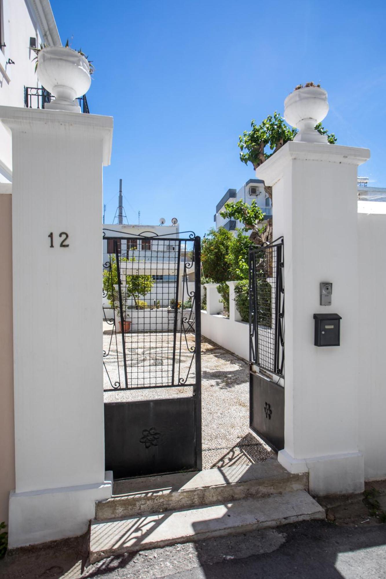 Lou Villa